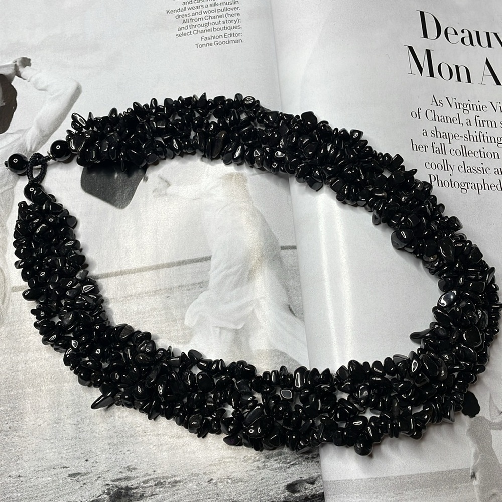 Black beaded bob necklace